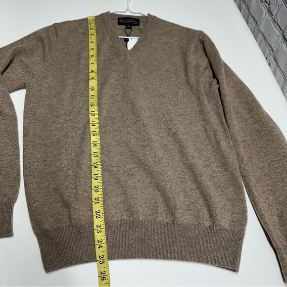 Brooks Brothers Men's Beige V-Neck Sweater 2-ply Scottish cashmere nwt - Picture 3 of 7